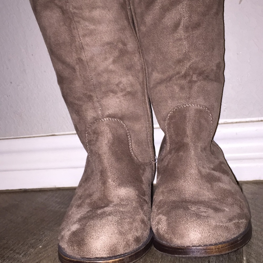 Boots - Picture 2 of 3